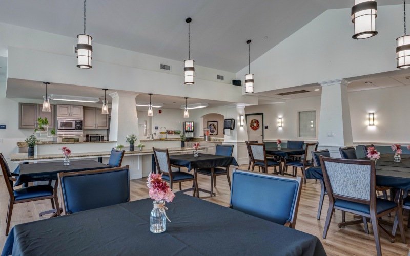 Dining room with tables and chairs